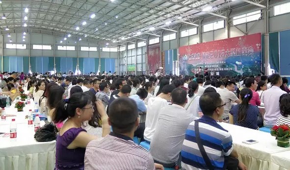 山盟海誓·情定2015—鑫源控股工會(huì)組織職工參加重慶市首屆萬人相親活動(dòng)